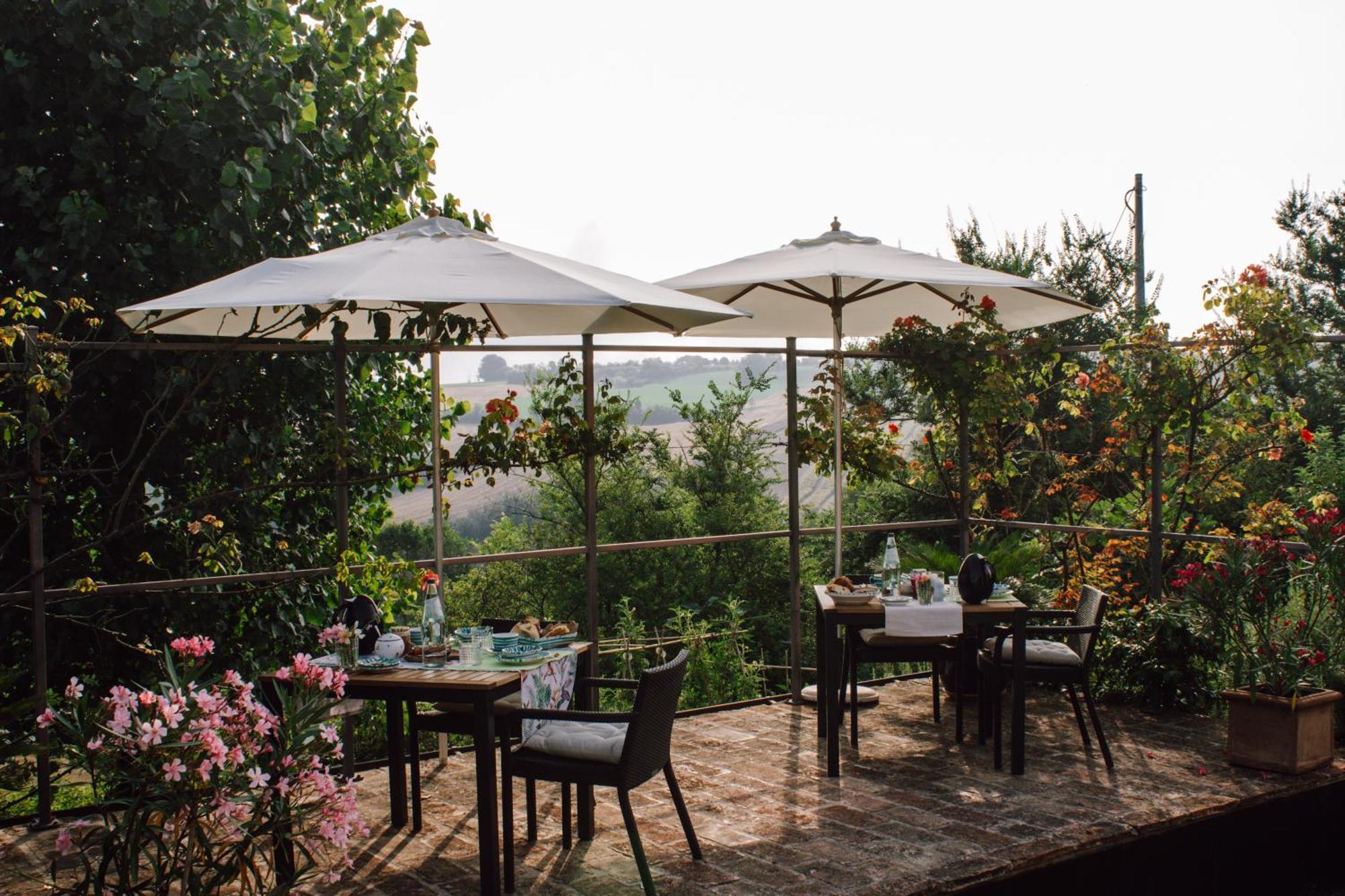 Hotel Casale Il Girasole à Barbara Extérieur photo